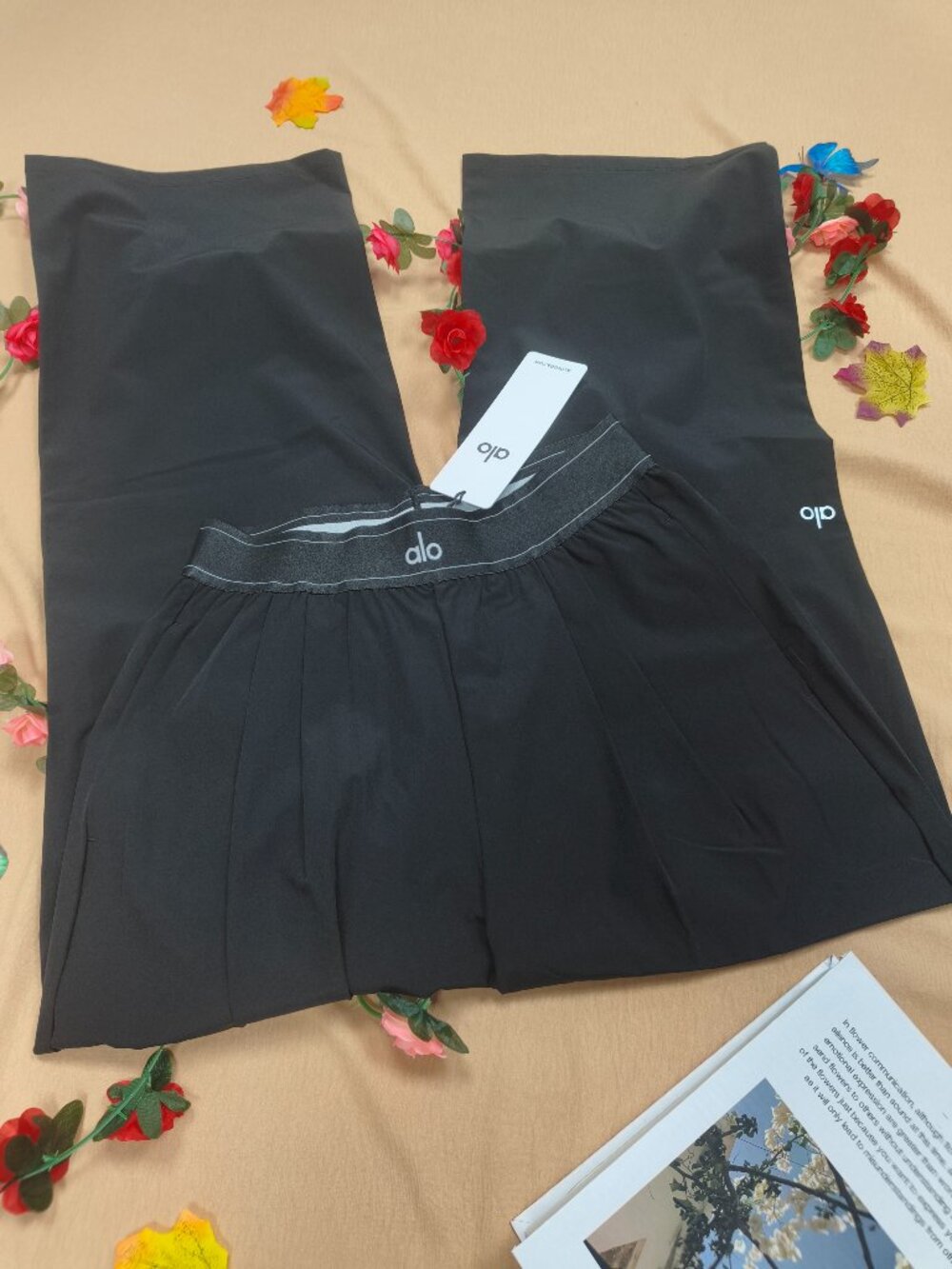 🖤Alo Yoga Relaxed Fit Straight Leg Black Trouser NWT (Regular 30" Inseam)🌠 - Picture 2 of 7